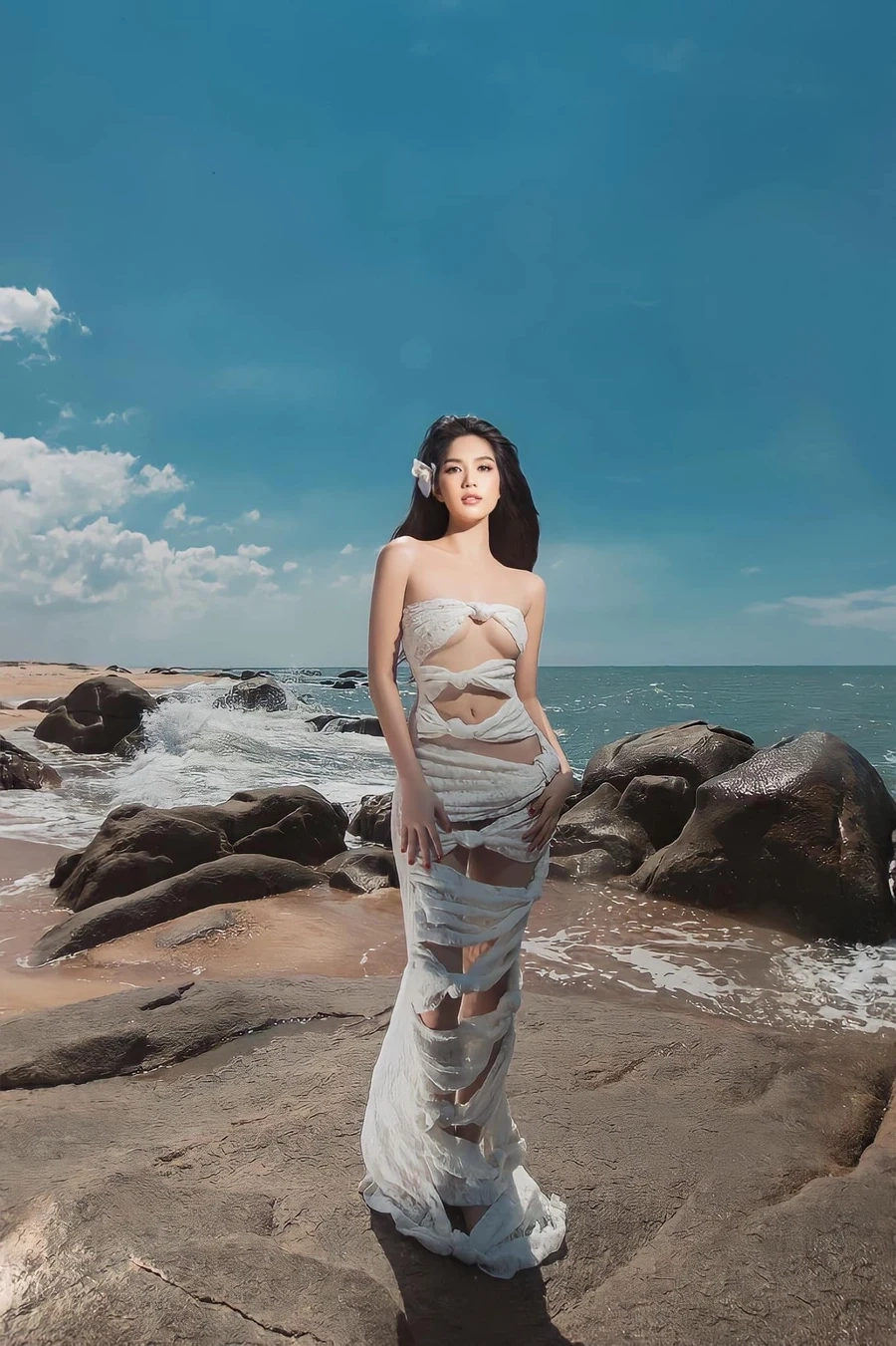 Ngọc Trinh khoe vẻ đẹp quyến rũ, tạo ấn tượng mạnh trong lòng người hâm mộ.