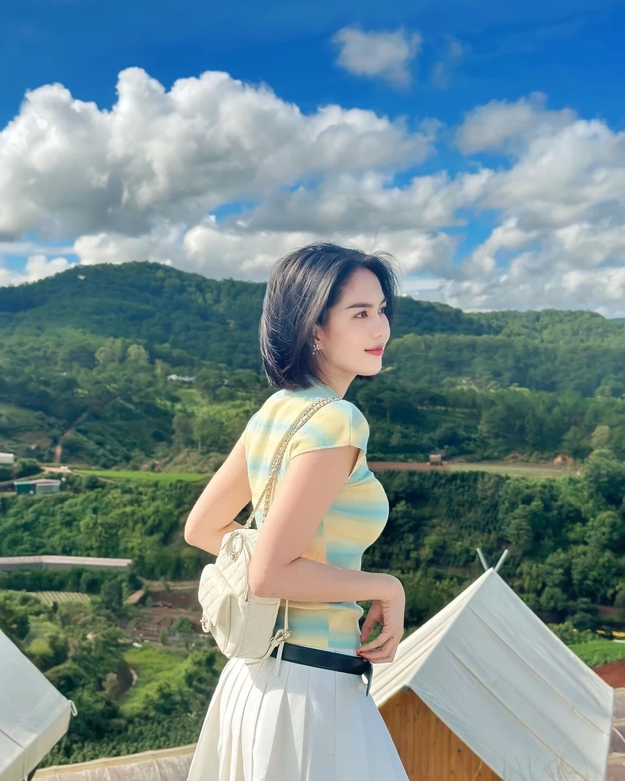 Nữ hoàng nội y Phương Trinh luôn làm say đắm lòng người với sự tự tin và quyến rũ.