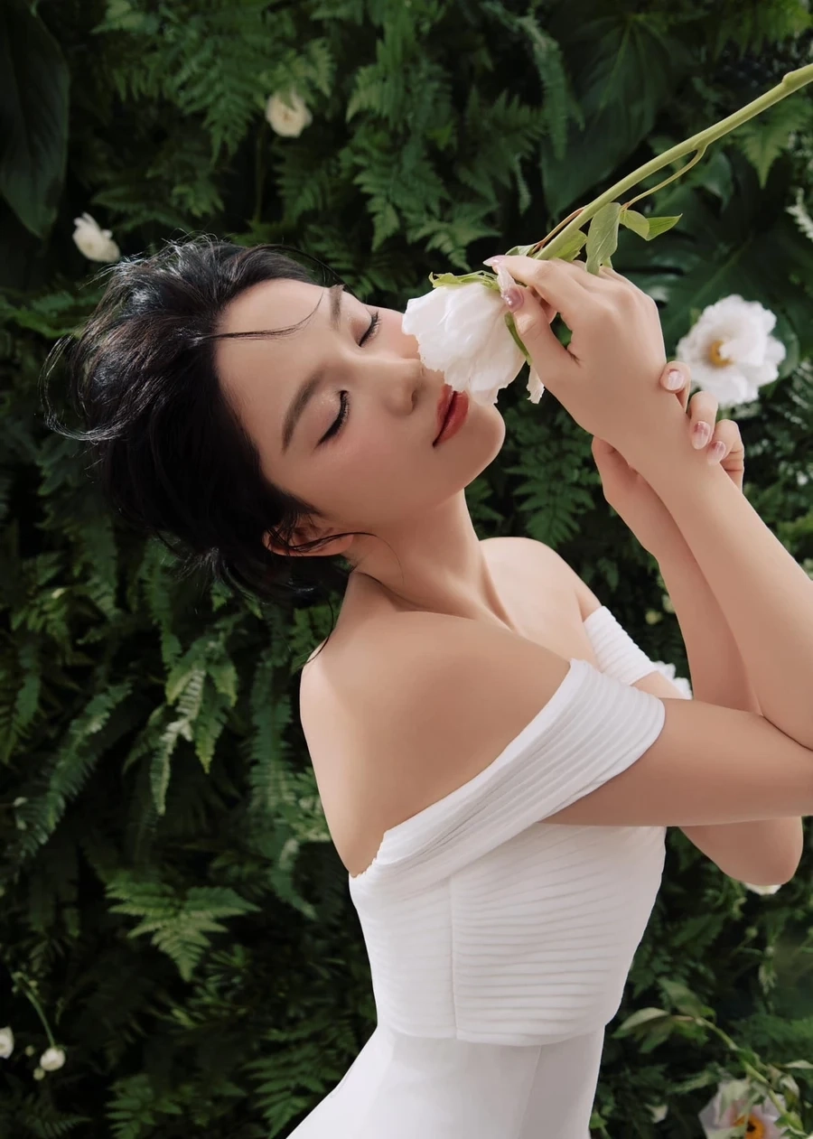 Ngọc Trinh hở luôn gây sự chú ý với vẻ đẹp và phong cách táo bạo của mình.