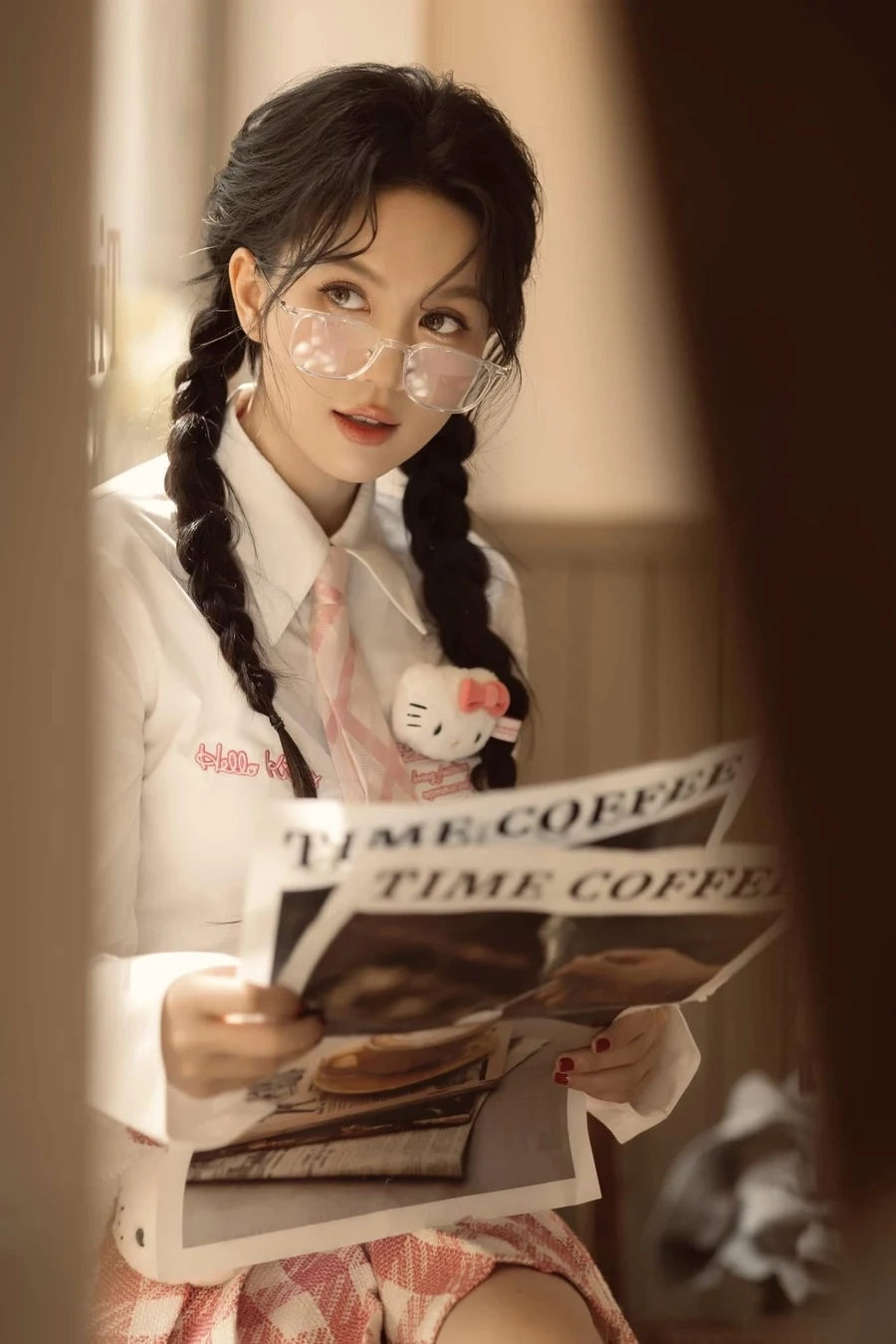 Ngọc Trinh nội y siêu nhỏ thể hiện sự tinh tế và gợi cảm trong từng chi tiết nhỏ.