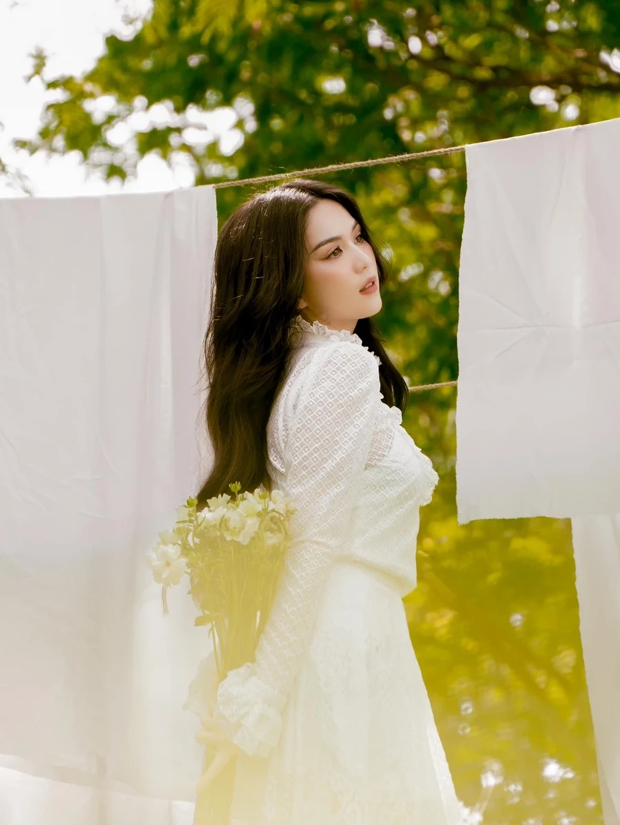 Ngọc Trinh diện nội y sang trọng, giúp cô luôn tỏa sáng trong mọi sự kiện.