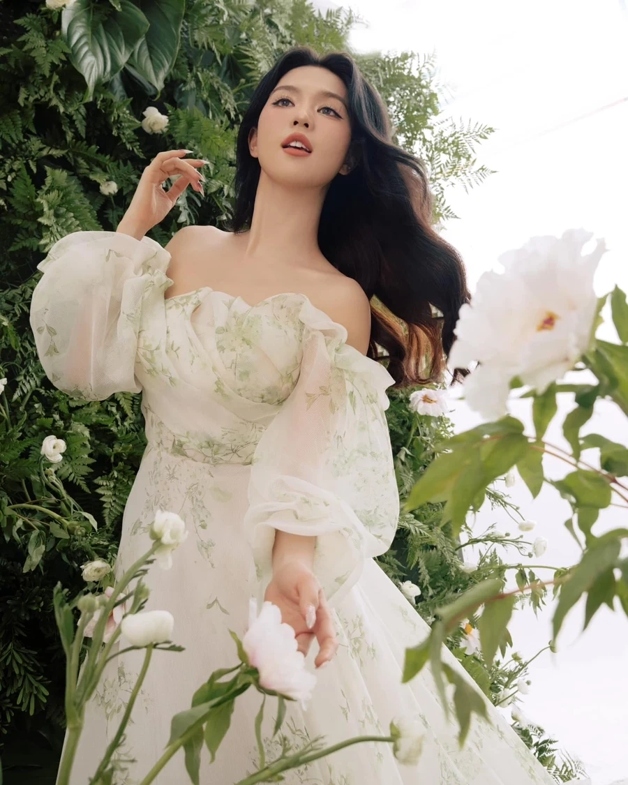 Ngọc Trinh Hoàng Kiều được biết đến qua những câu chuyện gây chú ý trong giới showbiz.