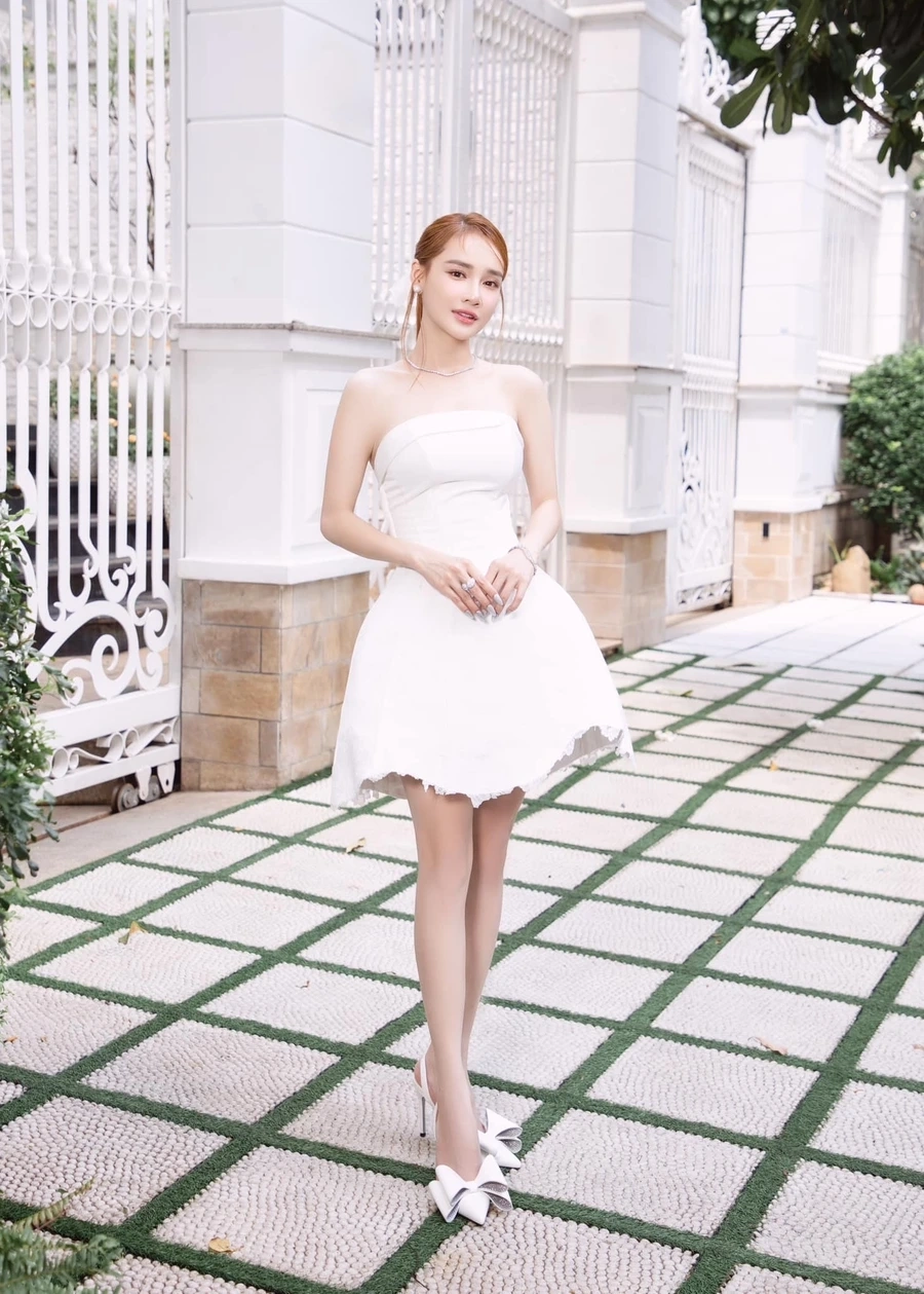 Nhã Phương Bikini luôn là điểm nhấn trong mỗi lần xuất hiện tại các sự kiện.