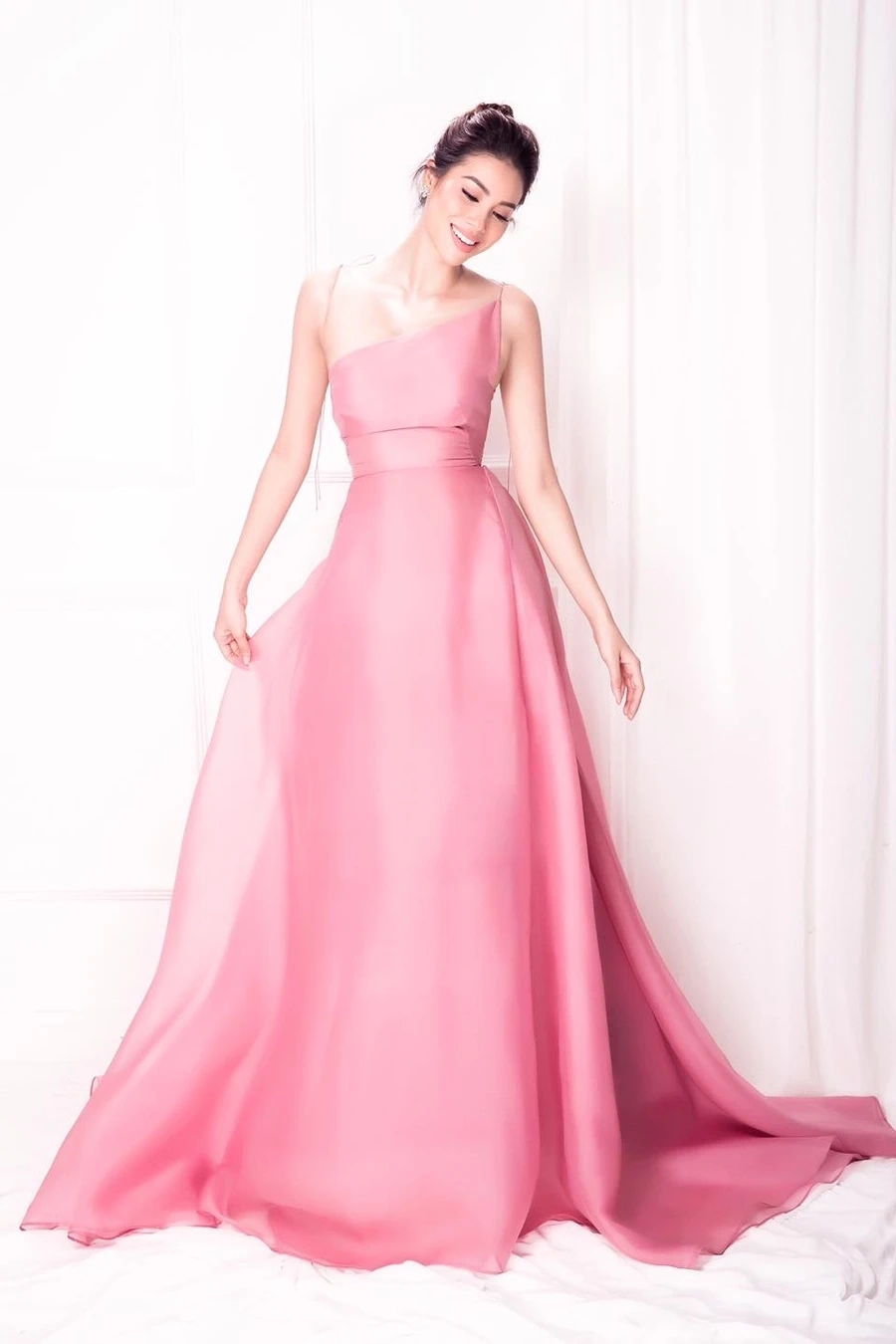 Phạm Hương Đăng Quang chứng minh tài năng và vẻ đẹp của mình.