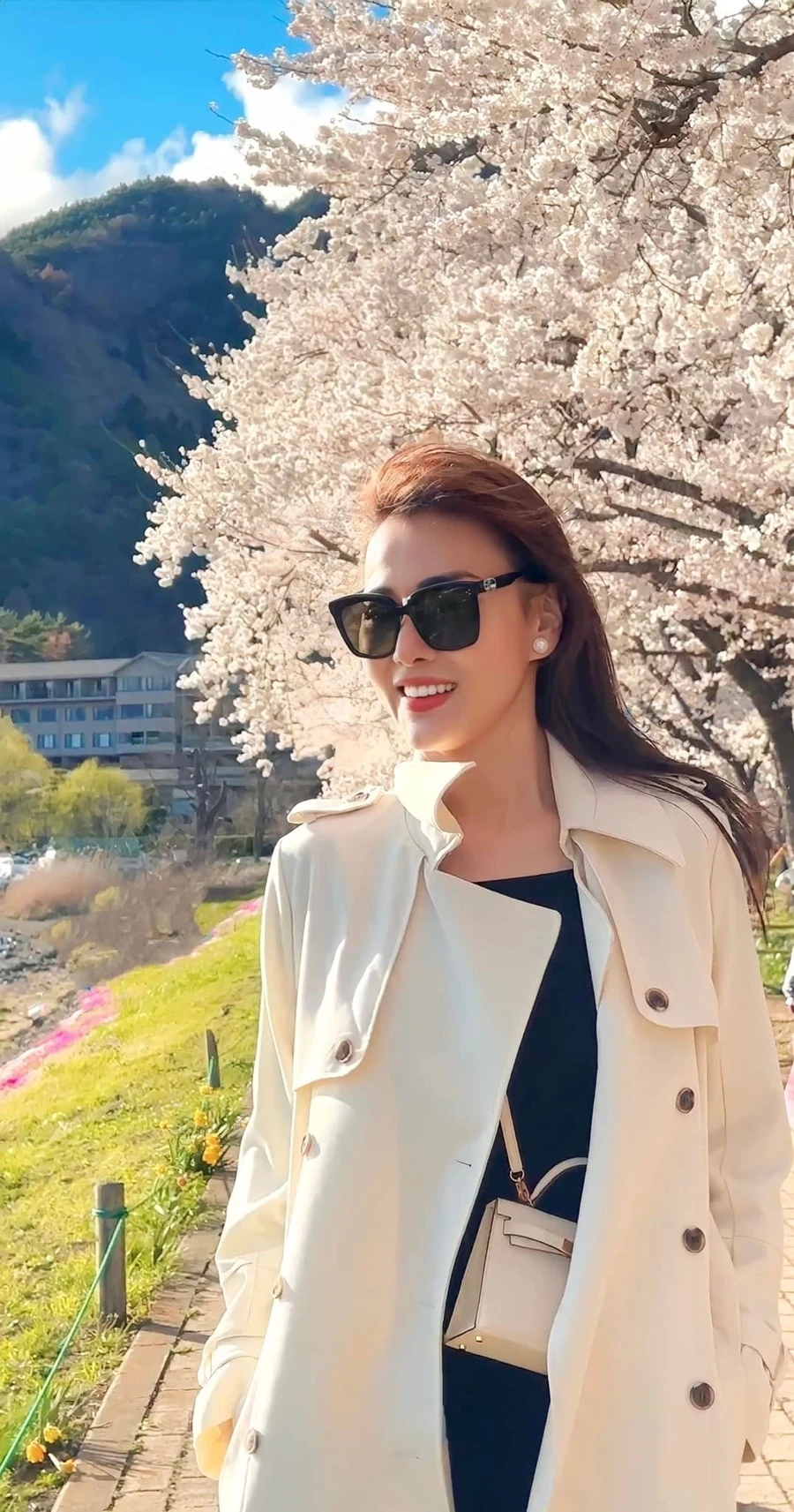 Câu chuyện Phương Oanh hẹn hò Shark Bình luôn khiến cộng đồng mạng xôn xao.