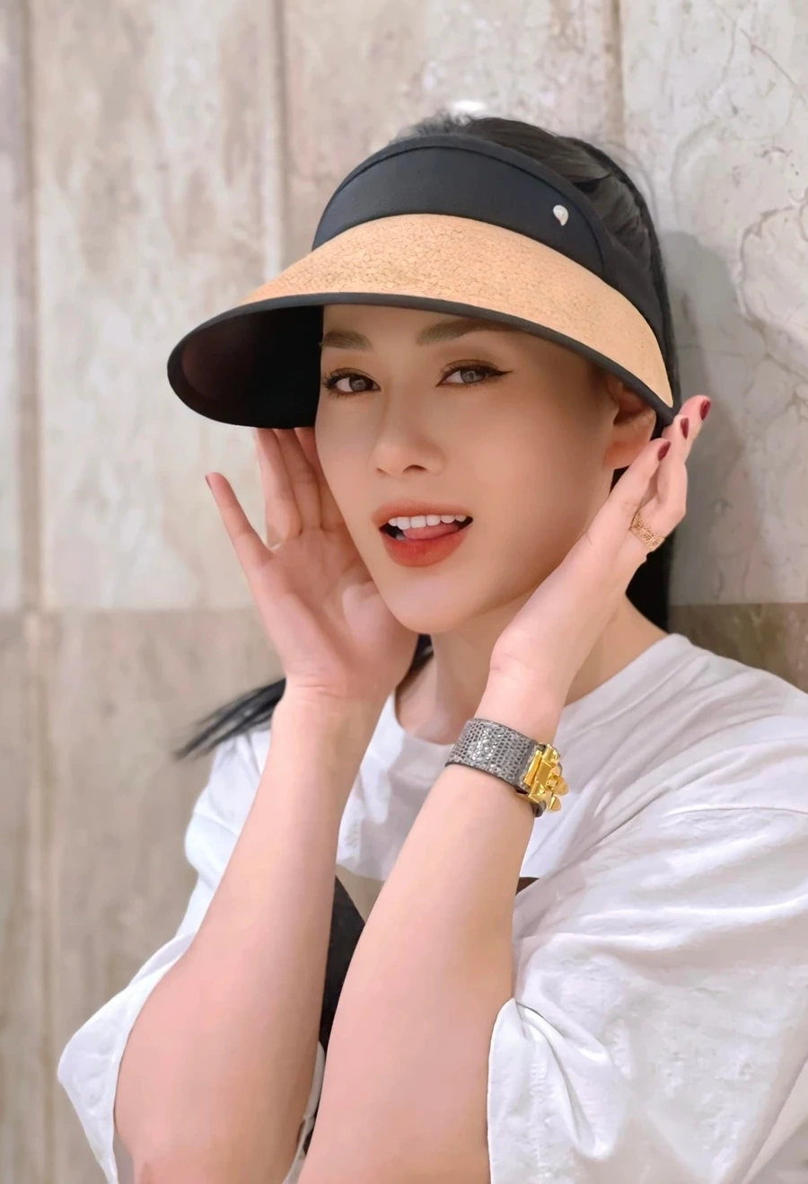 Cùng xem lại những khoảnh khắc giữa Diễn viên Quỳnh Búp Bê Shark Bình trong các cảnh quay ấn tượng.