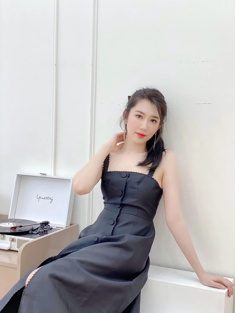 Ảnh bikini của Thúy Ngân ghi lại những khoảnh khắc tuyệt vời đầy gợi cảm.