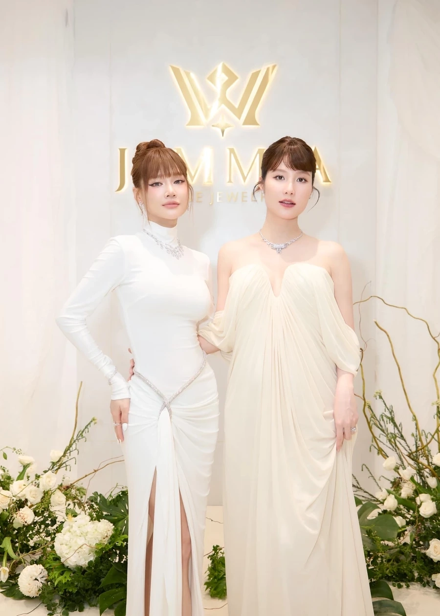 Ảnh Trường Giang Nhã Phương là những khoảnh khắc đáng yêu và đầy ngọt ngào của cặp đôi.