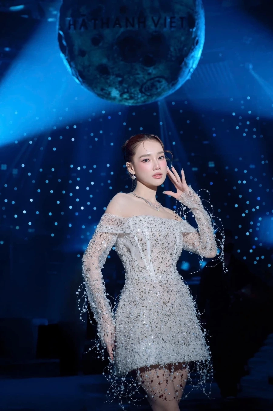 Khám phá câu chuyện tình yêu giữa chồng Nhã Phương và cô nàng diễn viên tài năng này.