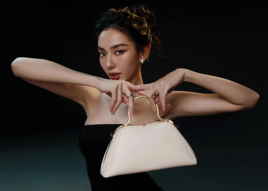 Hoàng Thùy Linh gieo quẻ mang đến không khí tươi mới và đầy cảm hứng đầu năm.