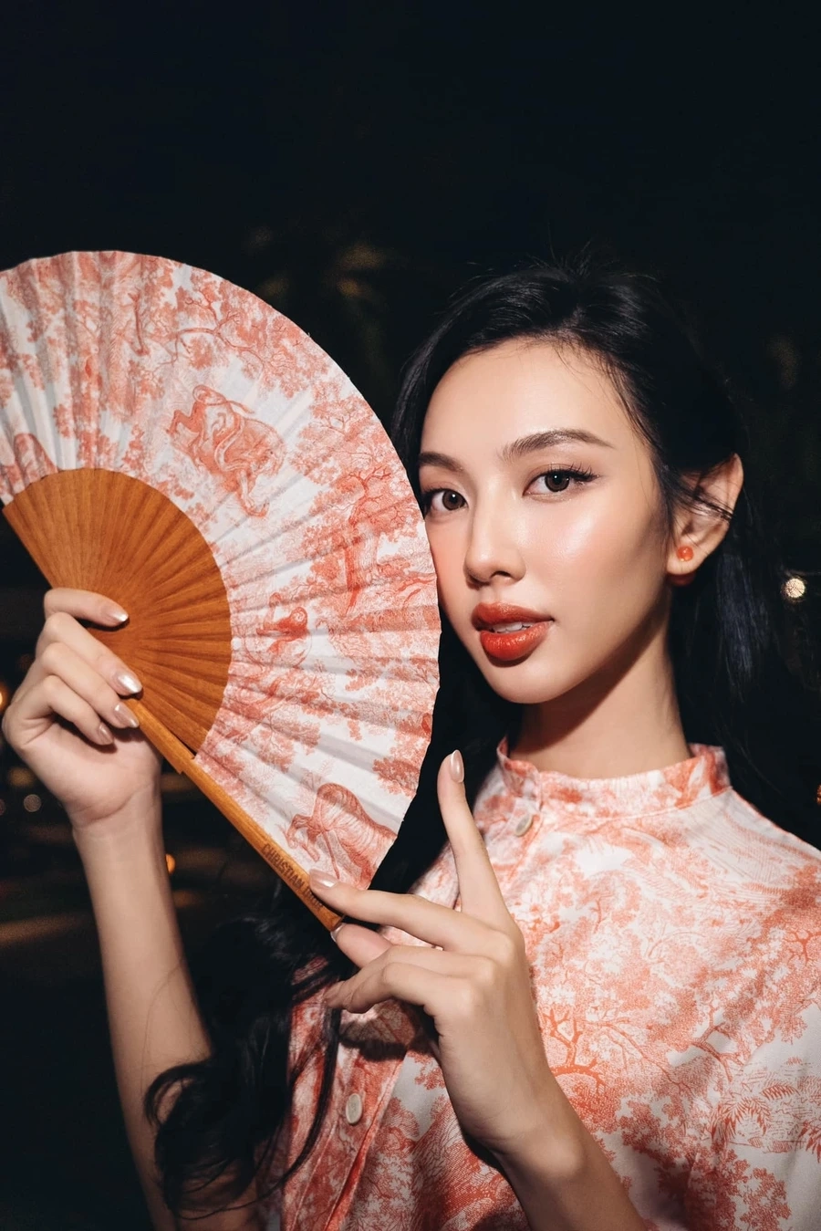 Gieo Quẻ đầu năm Hoàng Thùy Linh là bài hát không thể thiếu mỗi dịp Tết đến.