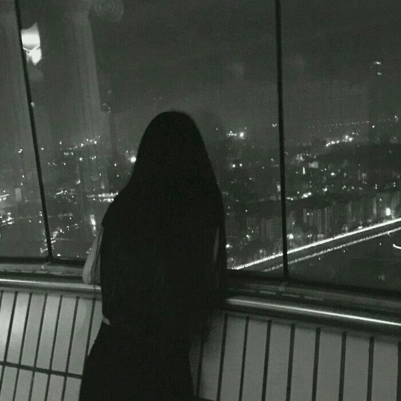 Avatar đen FB, đơn giản nhưng đầy sức hút và mạnh mẽ