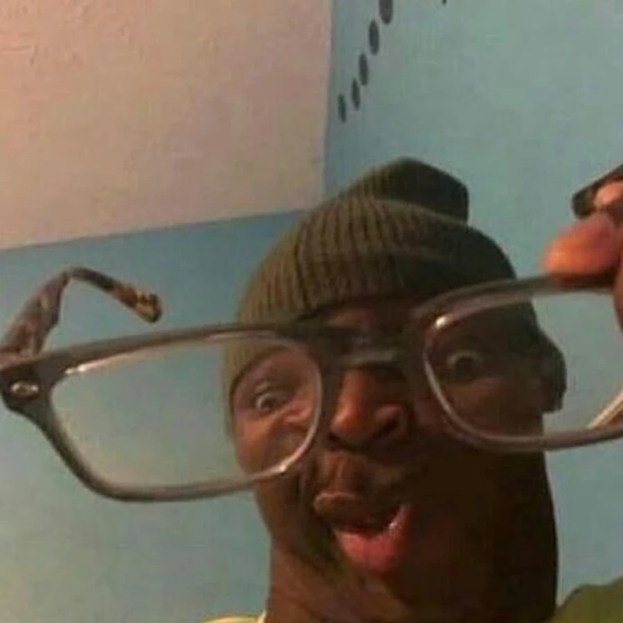 Biểu cảm bối rối của meme anh da đen khó hiểu gây cười mạnh