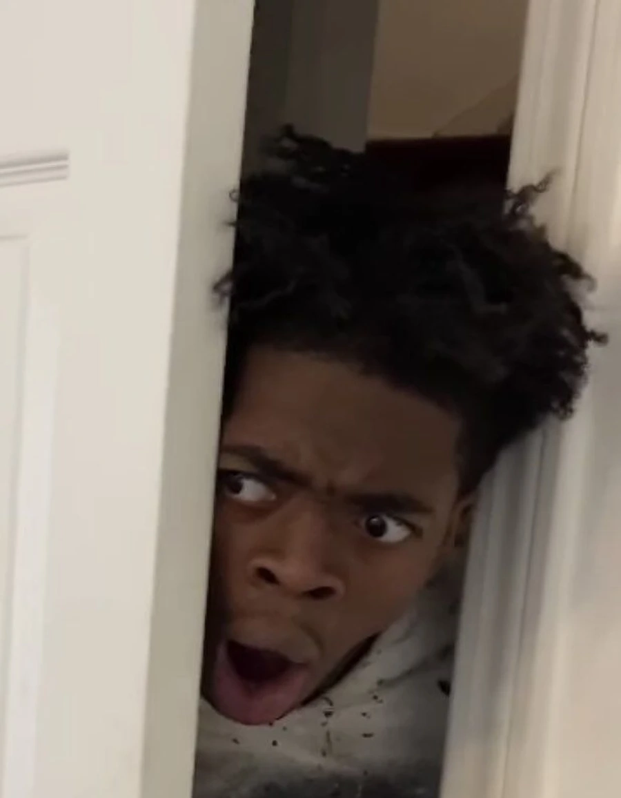 Khoảnh khắc meme anh da đen há mồm thể hiện sự bất ngờ cực độ