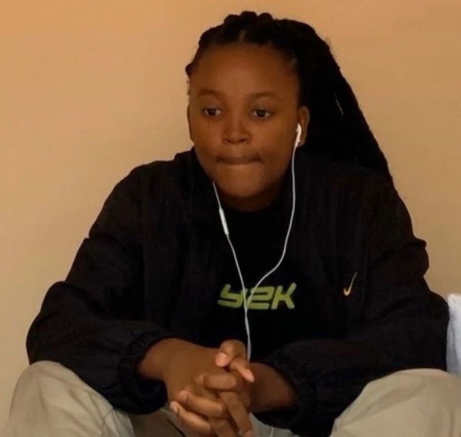 Khoảnh khắc sững sờ của meme da đen ôm đầu được dùng trong nhiều tình huống hài hước