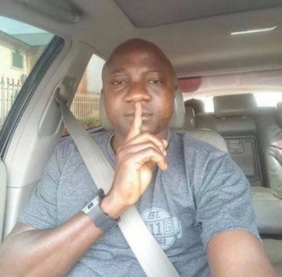 Biểu cảm sửng sốt của meme hoảng hốt da đen được dùng trong nhiều tình huống hài