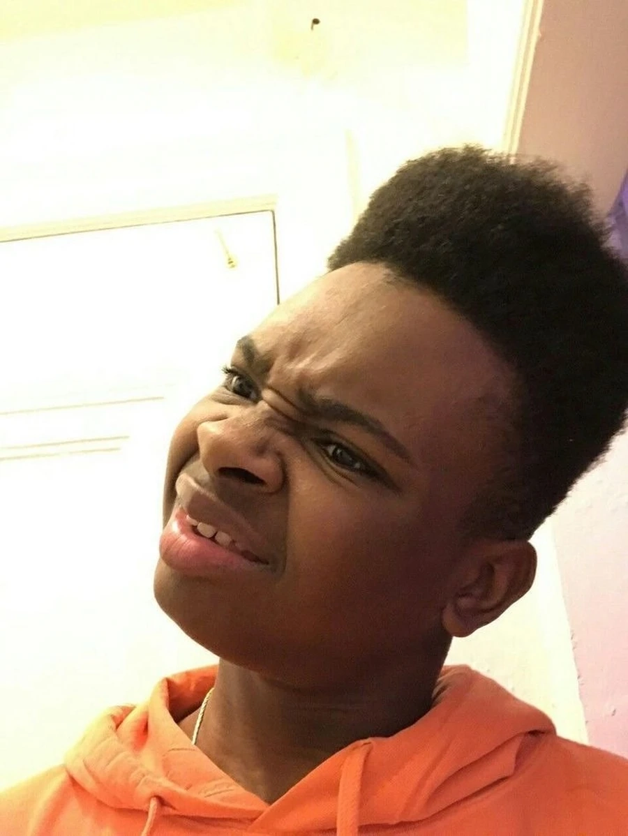 Biểu cảm xoay chuyển bất ngờ của meme anh da đen quay xe tạo trend thú vị