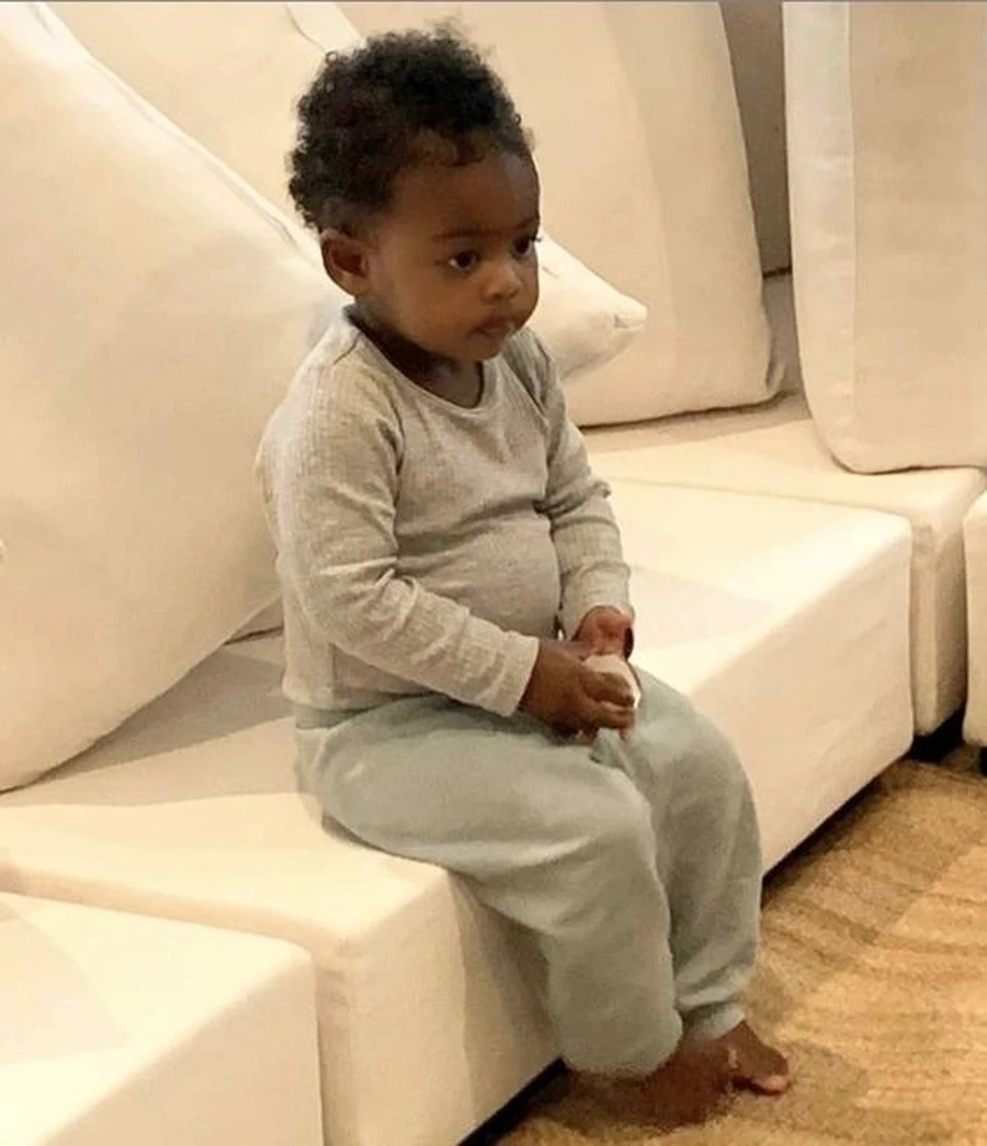 Khoảnh khắc meme anh da đen chống cằm khiến ai cũng bật cười vì biểu cảm suy tư