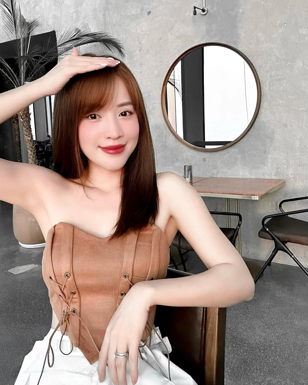 Ảnh gái xinh ngầu cá tính mạnh mẽ cuốn hút