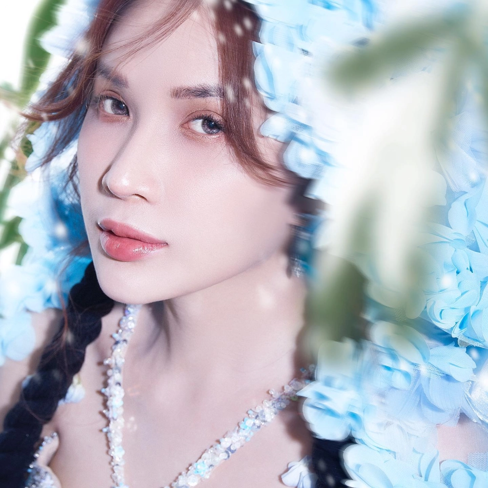 Avatar cô gái buồn thể hiện cảm xúc lắng đọng