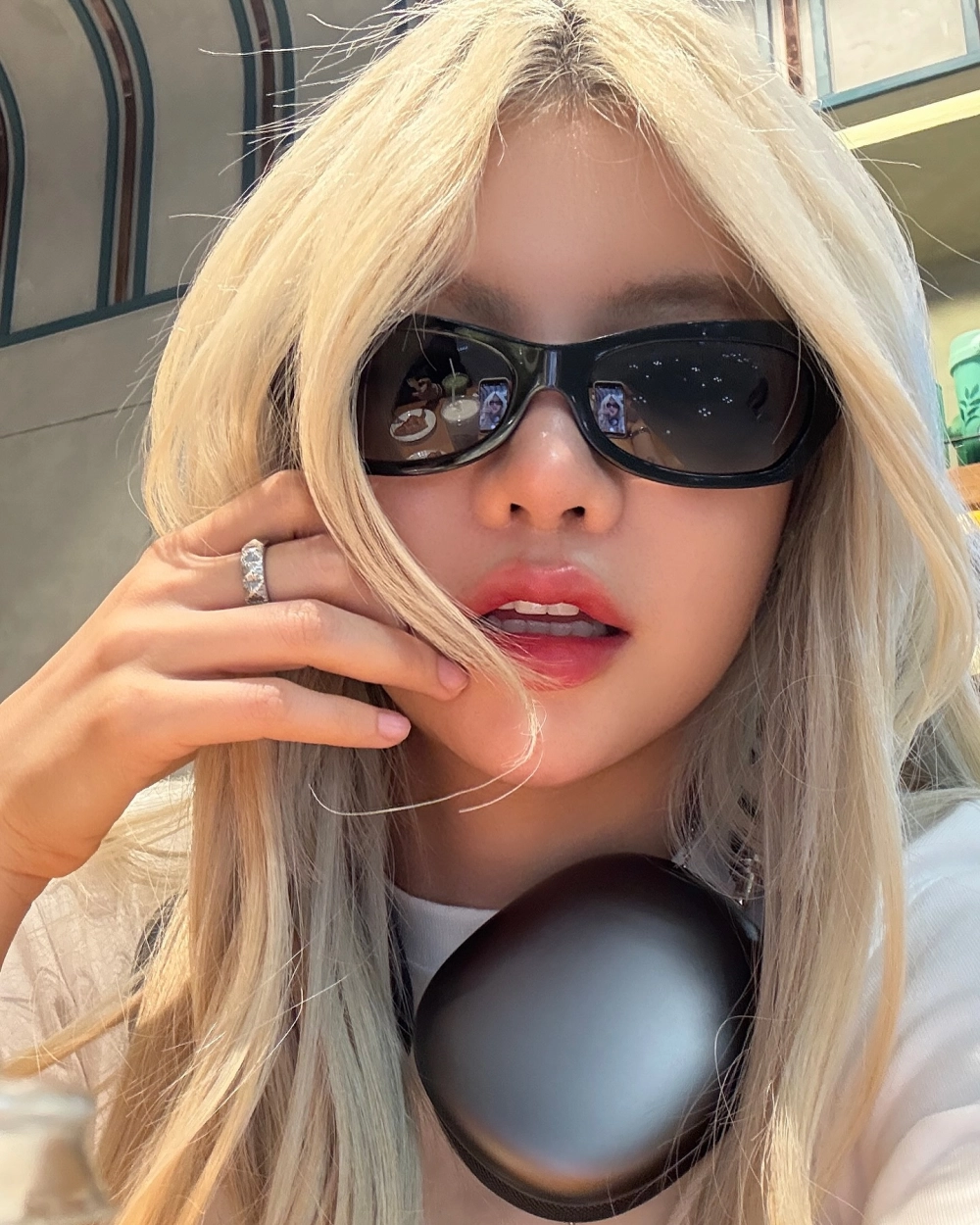 Gái đẹp tóc dài nhẹ nhàng cuốn hút tự nhiên