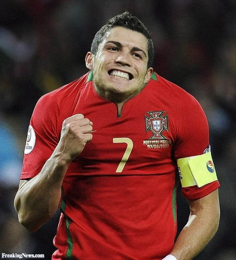 Ronaldo drink meme khoảnh khắc uống nước hài hước