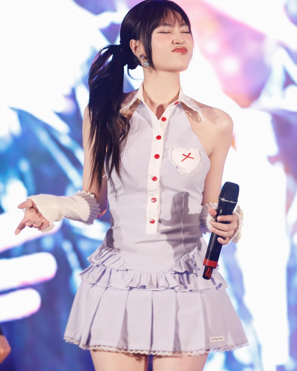 Ninh Dương Lan Ngọc live thu hút đông khán giả