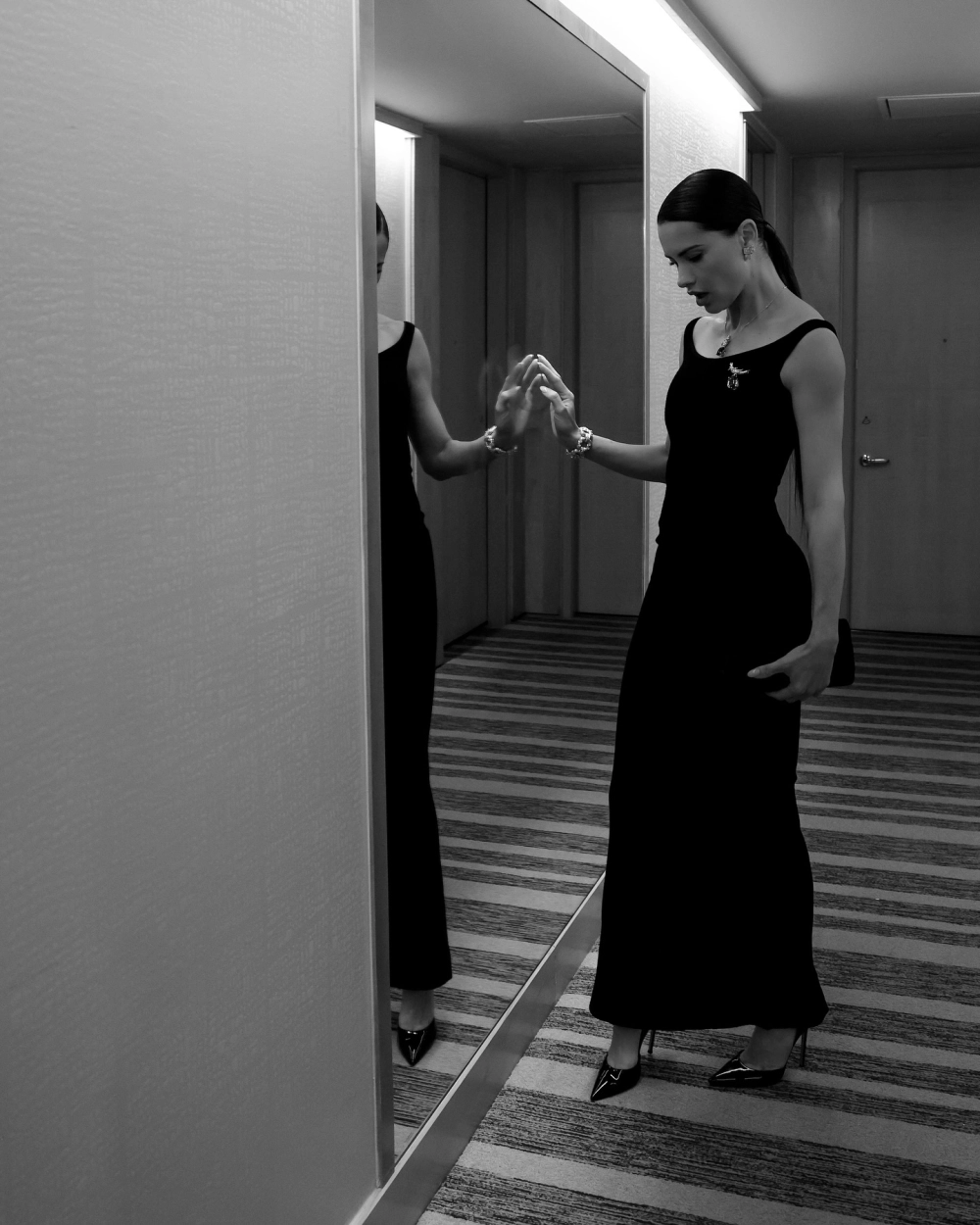 Adriana Lima là siêu mẫu đình đám với sức hút vượt thời gian.