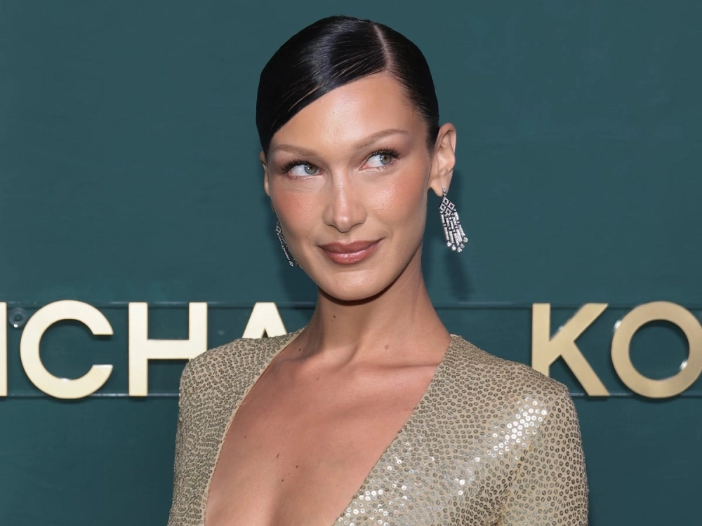 Bella Hadid net worth phản ánh sự nghiệp thành công.