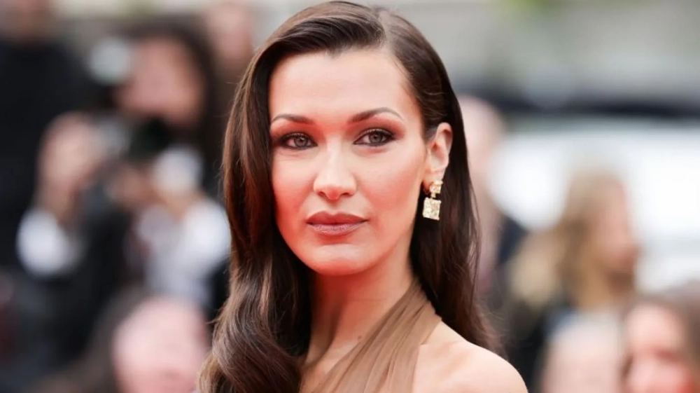 Bella Hadid Yellowstone mang phong cách cao bồi cá tính.