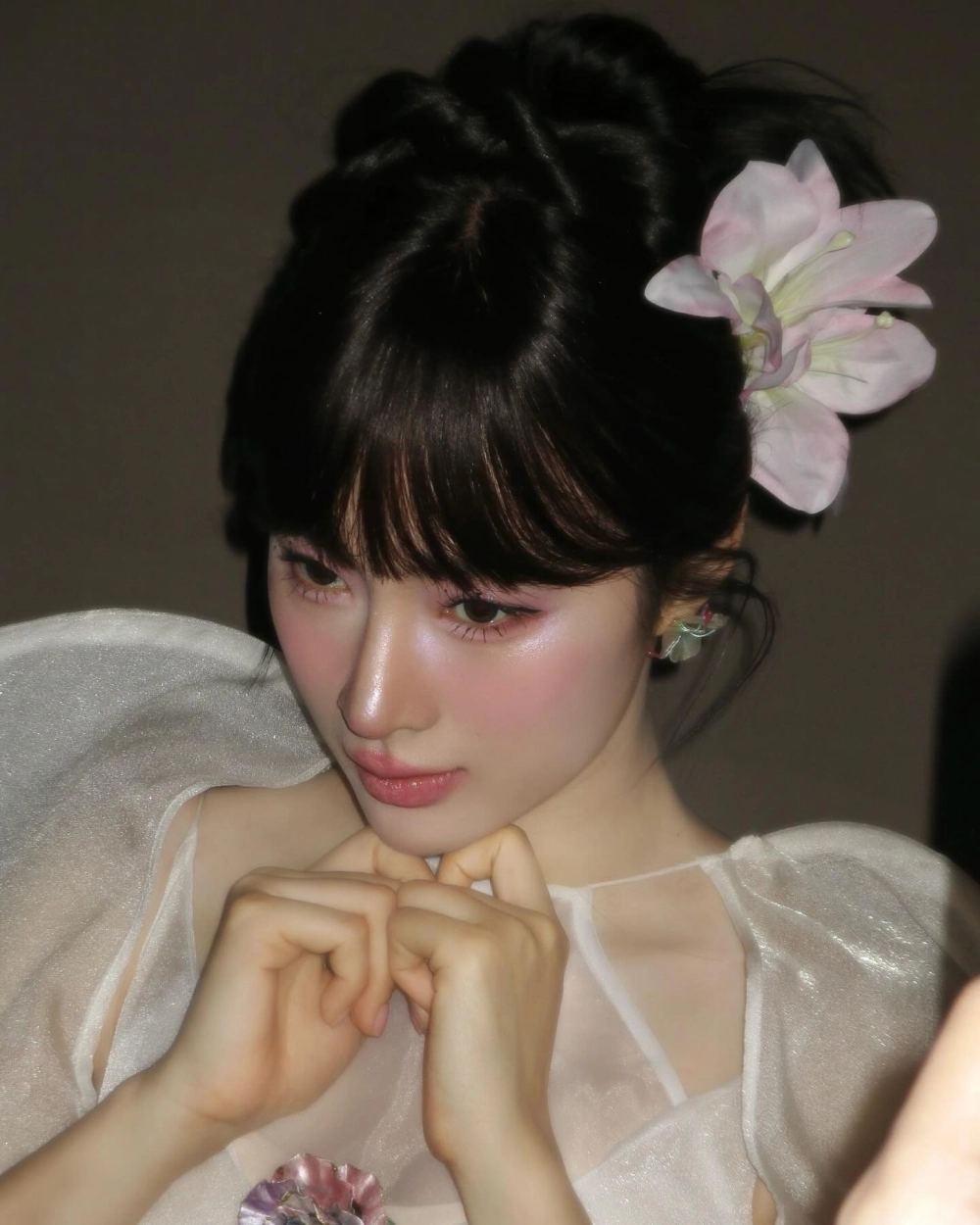 Con gái đẹp nhẹ nhàng cuốn hút.