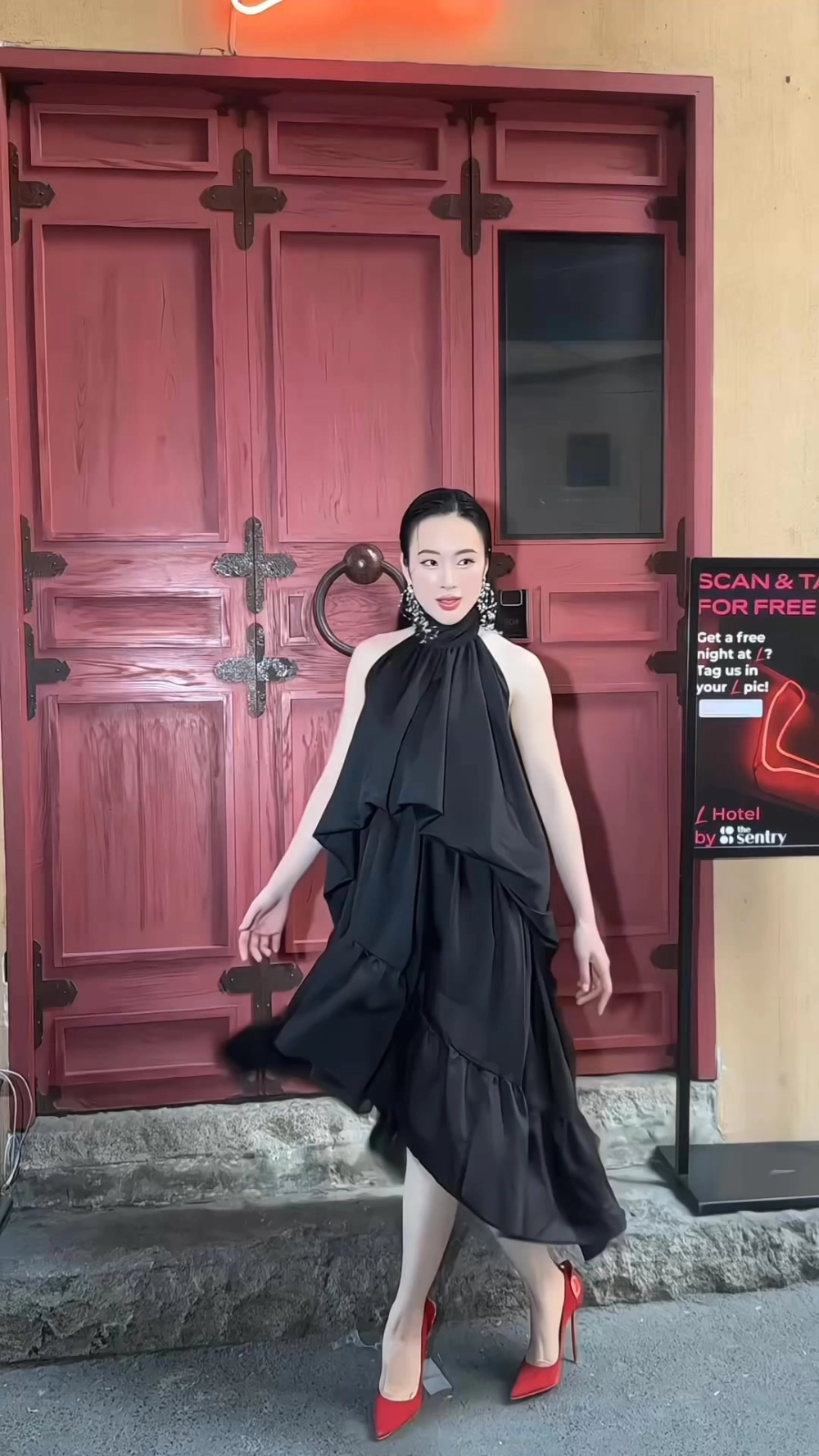 Con gái xinh tươi tắn tự nhiên.