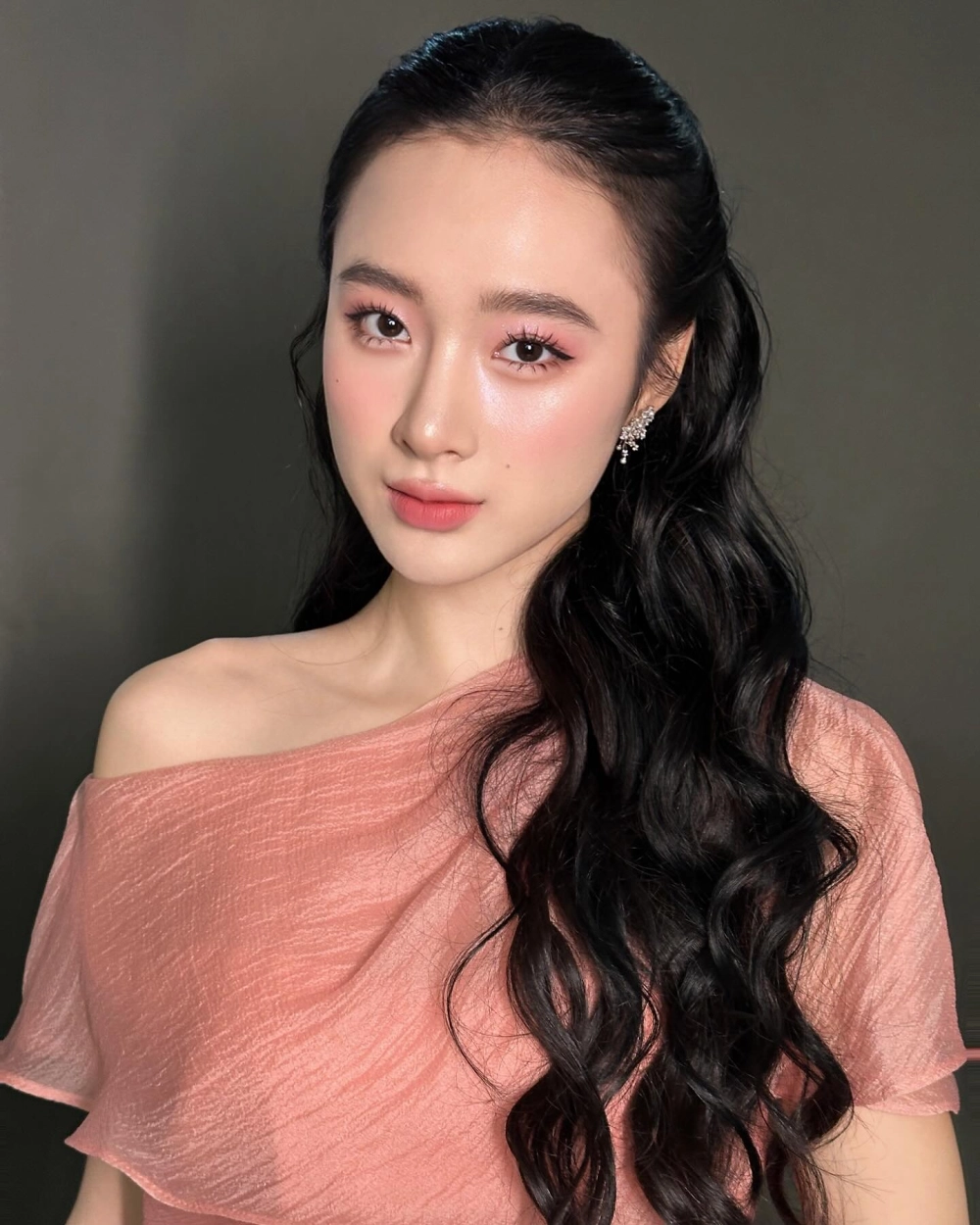 Gái đẹp nhất thế giới cuốn hút mọi ánh nhìn.