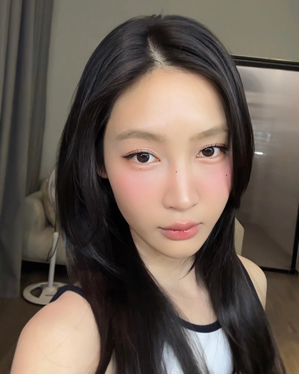 Ảnh con gái cute mang cảm giác nhẹ nhàng.