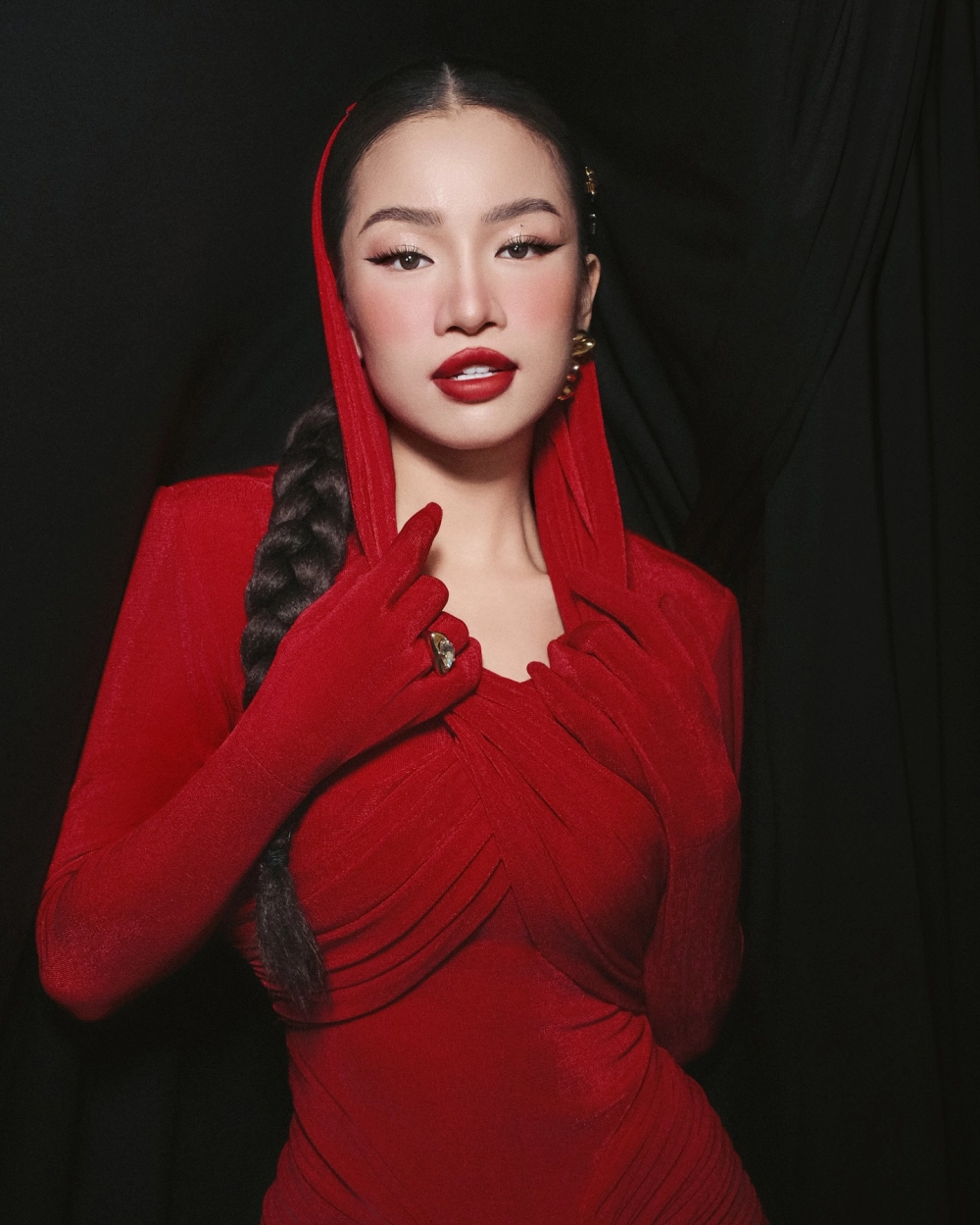 Gái đẹp Trung Quốc sắc sảo.