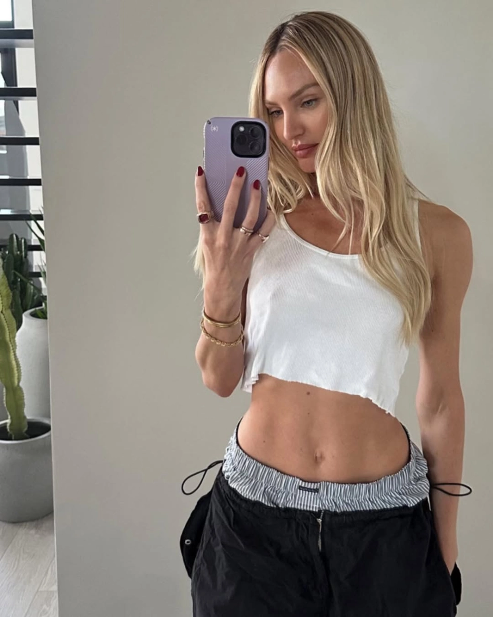 Sức hút khó cưỡng và thần thái đỉnh cao của victoria secret candice swanepoel trên sàn diễn.