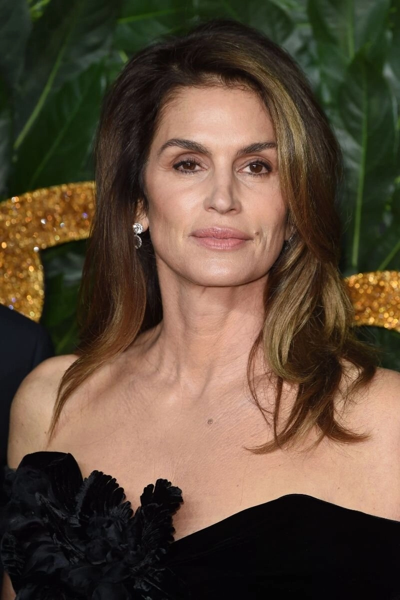Những dự án mới và hoạt động xã hội đầy ý nghĩa của Cindy Crawford 2025.