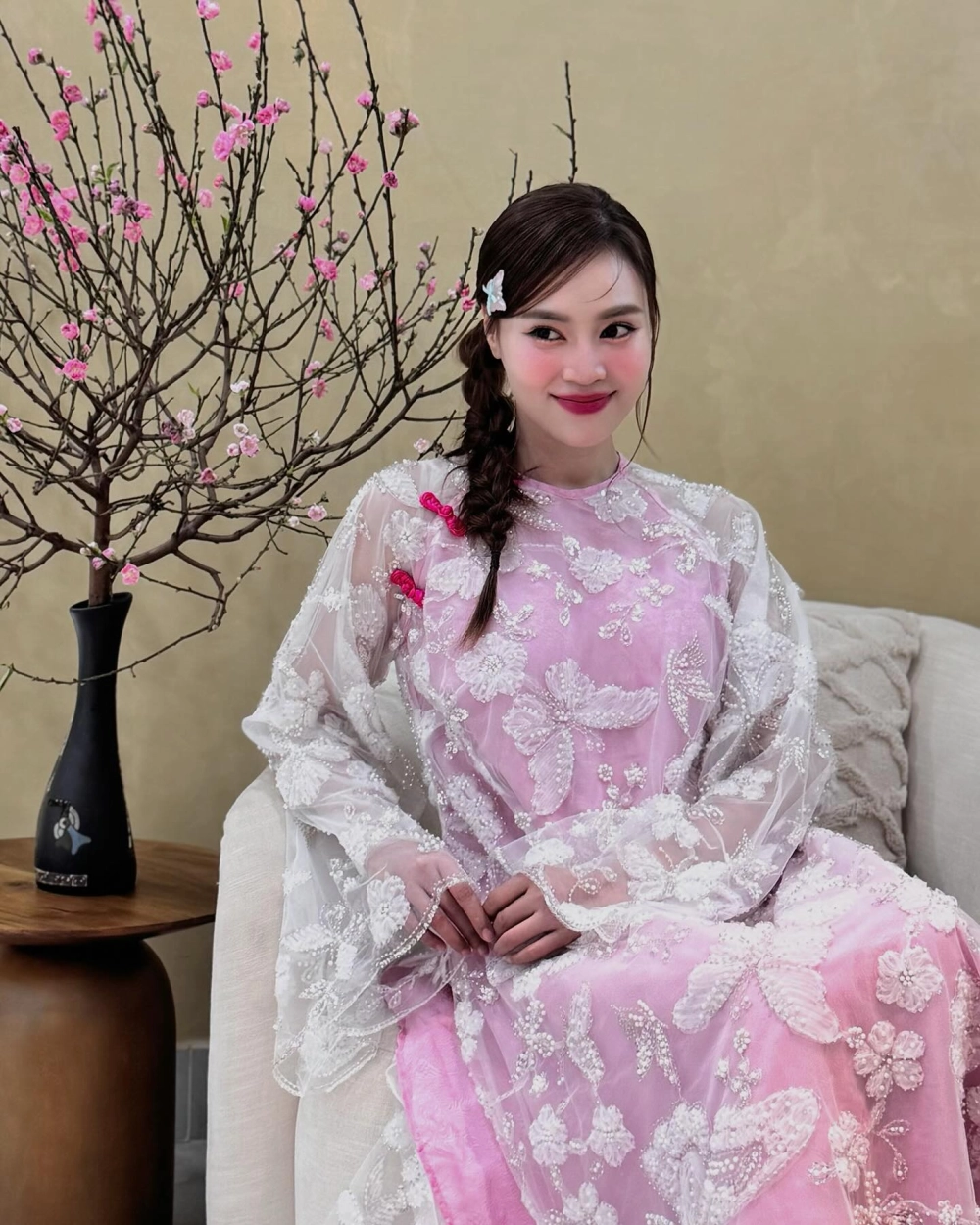 Làm đẹp giao diện màn hình máy tính bằng những mẫu hình nền gai cute độc đáo.